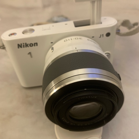 Nikon 1 J1 with Nikon 30-110mm f/3.8-5.6 VR Kit - Picture 4 of 9